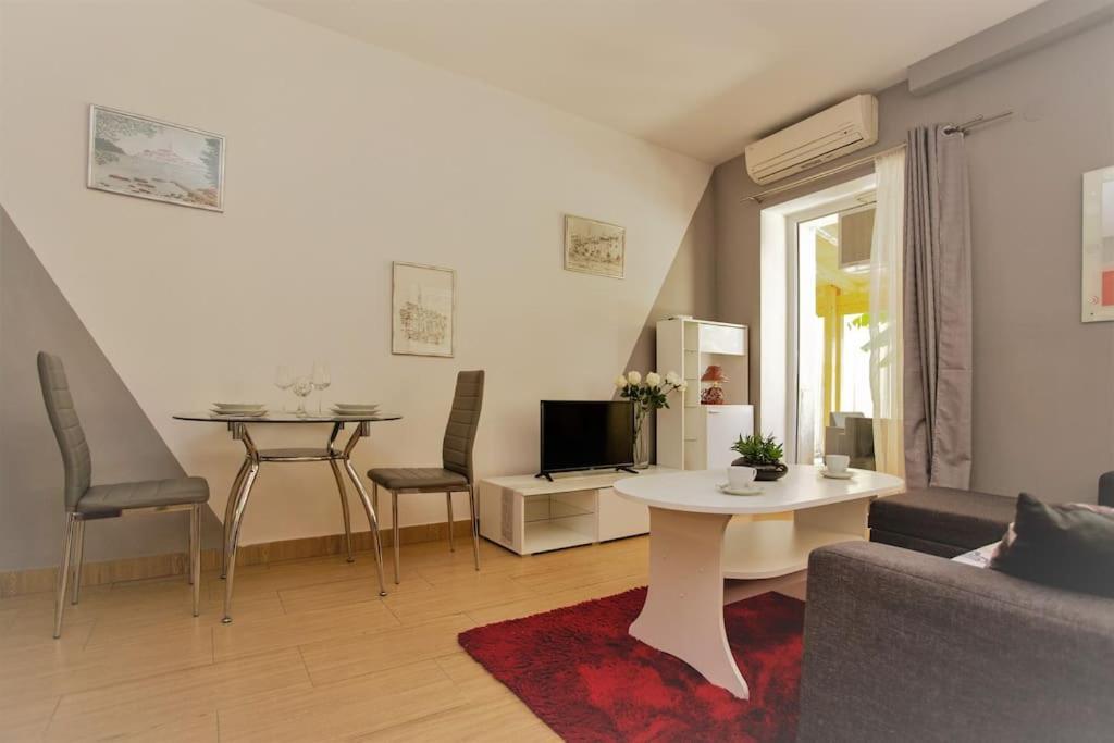 Appartement Apartman Den,Rovinj Oaza U Centru Grada I Besplatnim Parkingom Extérieur photo